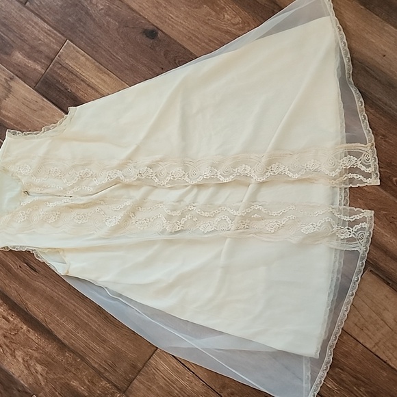 Vanity Fair - Picture 6 of 9